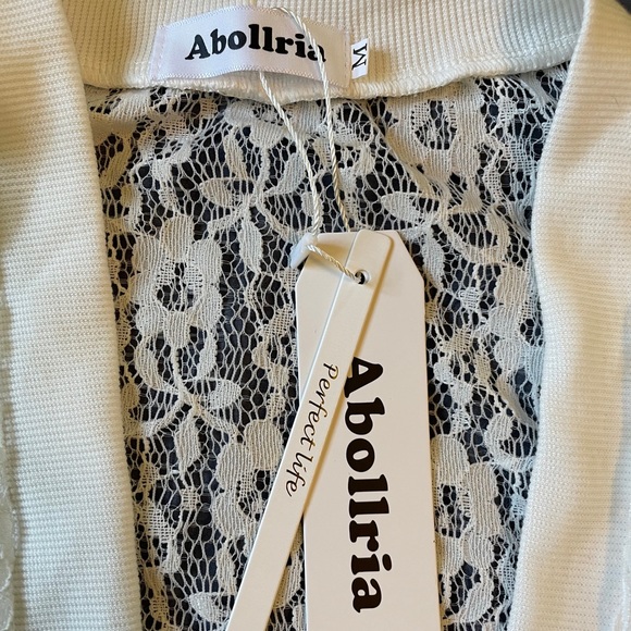 Abollria short sleeve floral lace shrug open front - Picture 3 of 4